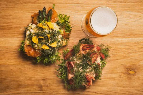SMØRREBRØD PÅ KRENKERUP TRAKTØRSTED